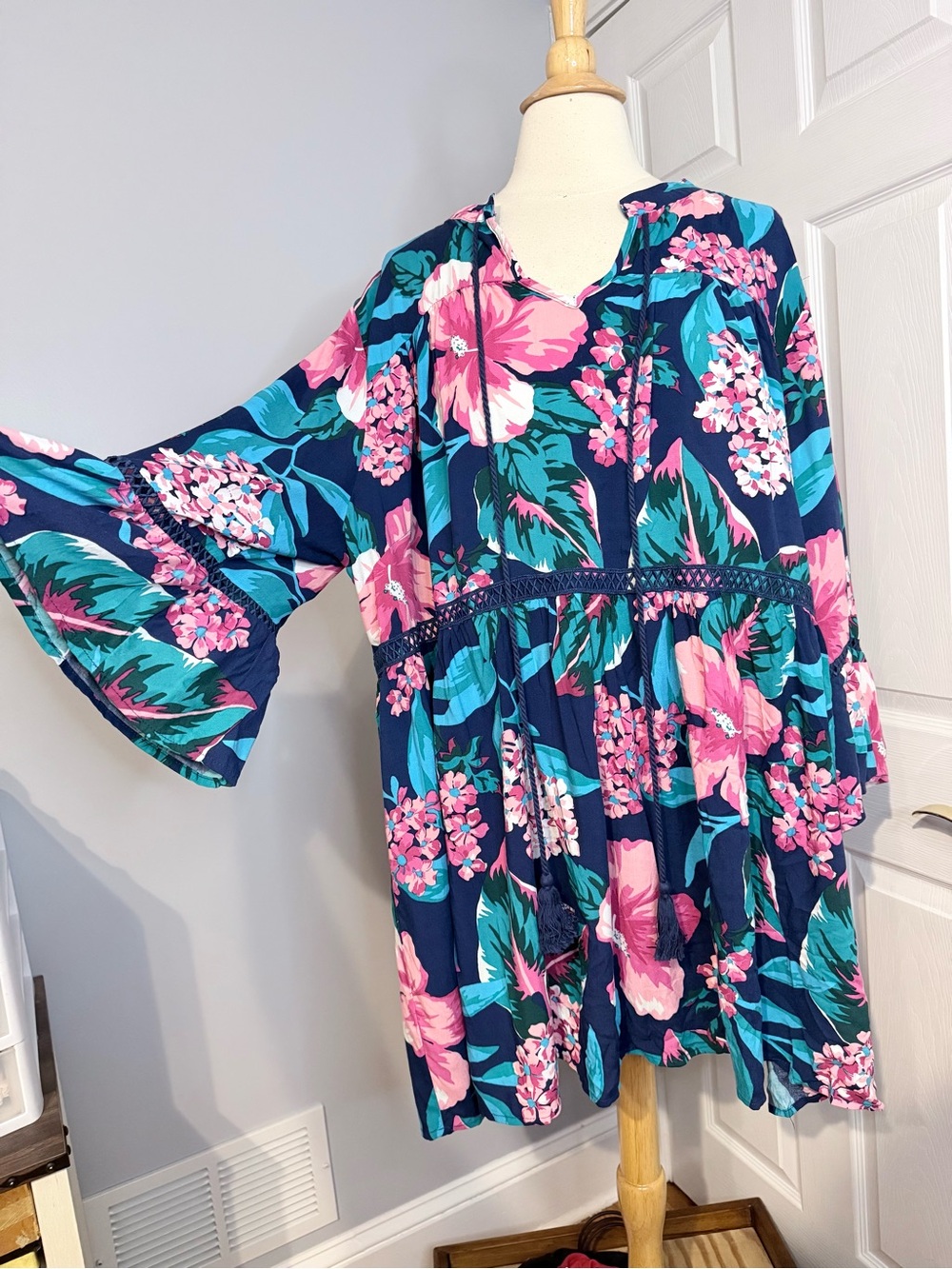 Avenue Floral Bell Sleeve Tunic Top plus size 3X